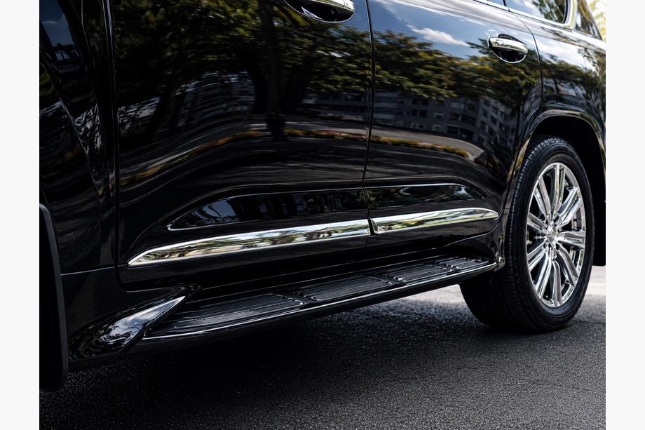 Lexus LX570/450d 2008-2022 гг. Молдинги на двери (Дизайн 2016+) Фото 2