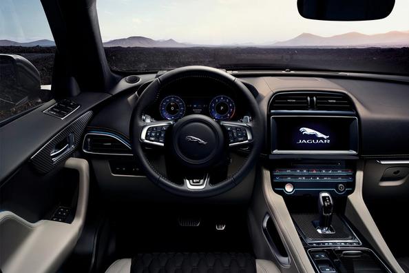Прокачанная модификация премиального кроссовера Jaguar F-Pace SVR фото 7