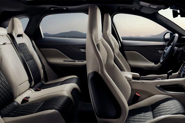 Прокачанная модификация премиального кроссовера Jaguar F-Pace SVR фото 6