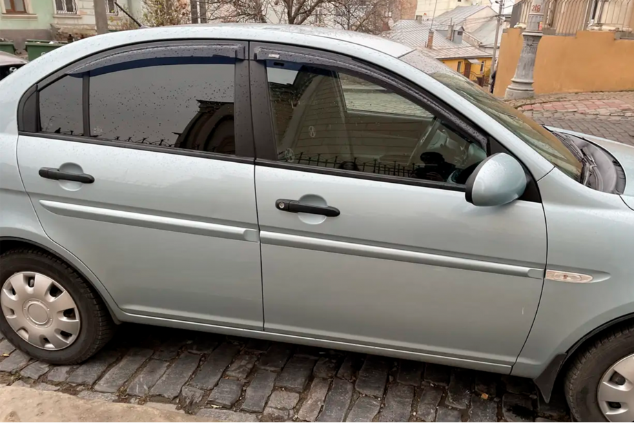 Hyundai Accent 2006-2010 гг. Ветровики на окна (4 шт, HIC) Image