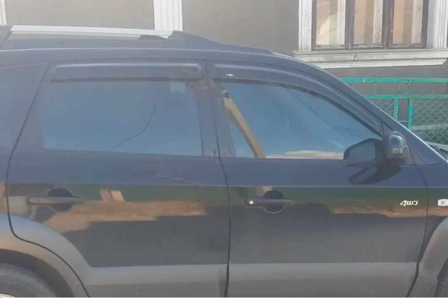 Hyundai Tucson JM 2004- гг. Ветровики на окна (4 шт, HIC) Фото 5