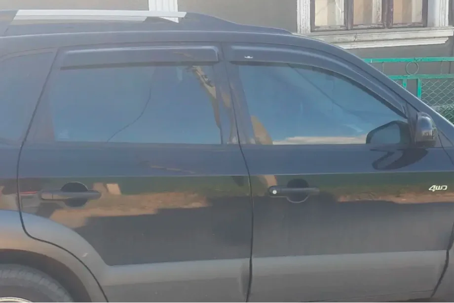 Hyundai Tucson JM 2004- гг. Ветровики на окна (4 шт, HIC) Фото 4