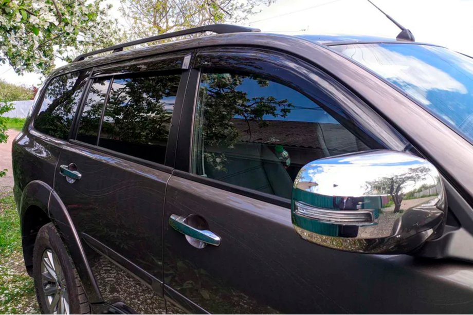 Mitsubishi Pajero Sport 2008-2015 гг. Ветровики на окна (4 шт, HIC) Фото 1