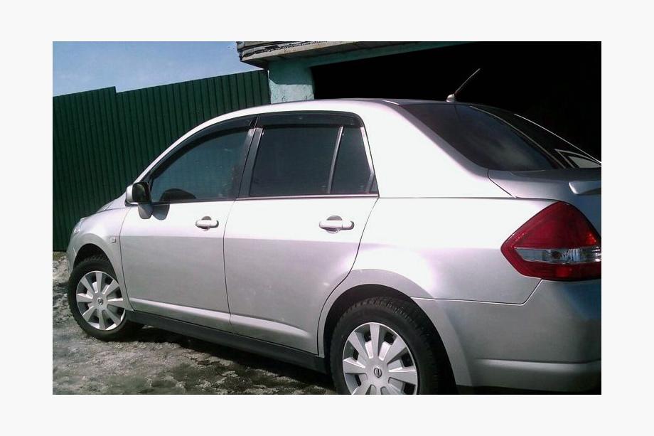 Nissan Tiida 2004-2011 гг. Ветровики SD (4 шт, HIC) Image