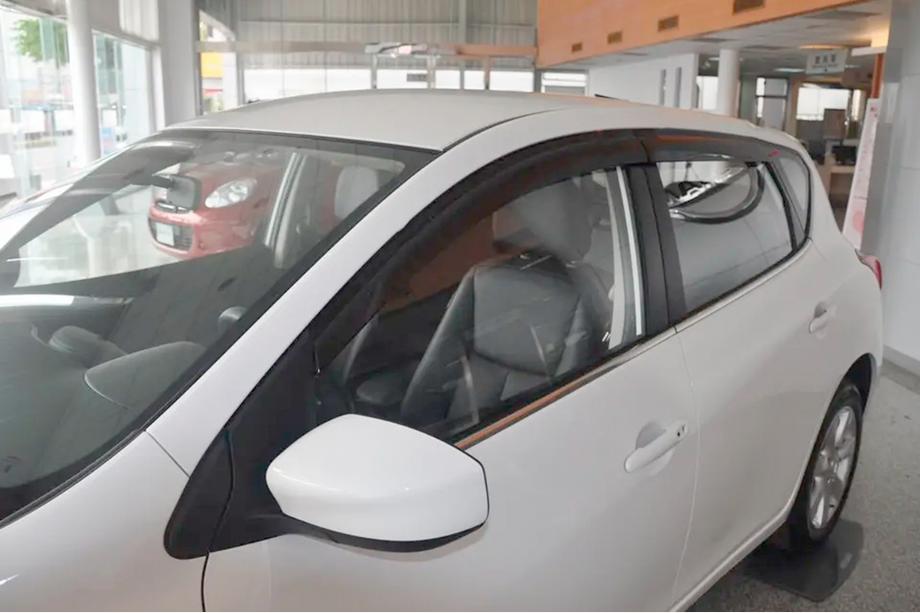 Nissan Tiida 2011-2014 гг. Ветровики HB (4 шт, HIC)