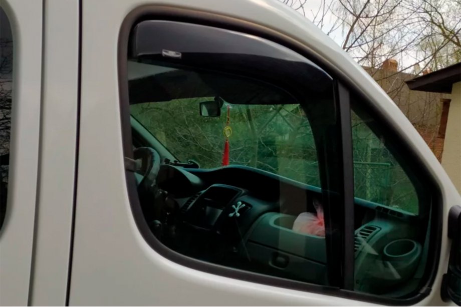 Opel Vivaro 2001–2015 гг. Ветровики вставные (2 шт, HIC) Фото 2