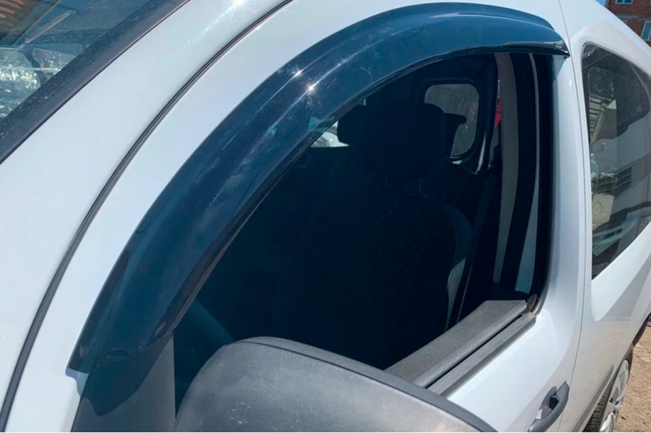 Renault Kangoo 2008–2020 гг. Ветровики на окна (2 шт, HIC) Фото 9