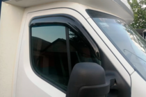 Renault Master 2011-2023 гг. Ветровики на окна (2 шт, HIC) фото 2