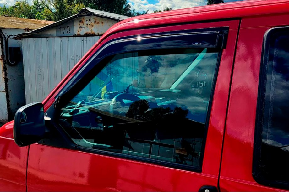 Volkswagen T4 Transporter 1990-2003 гг. Ветровики на окна (2 шт, HIC) Фото 1