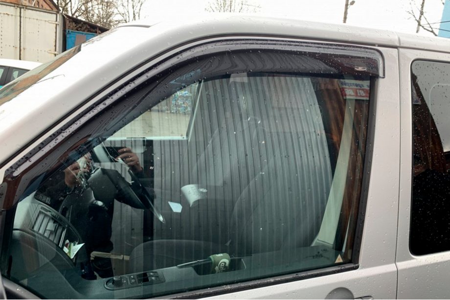 Volkswagen T5 2010-2015 гг. Ветровики на окна (2 шт, HIC) Фото 16