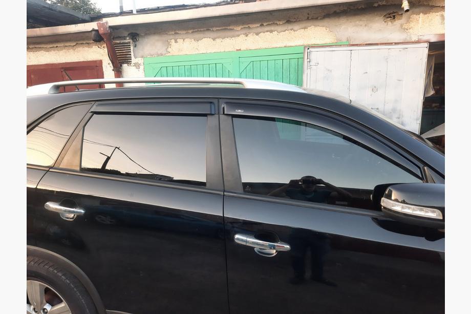 Kia Sorento II XM 2009-2014 гг. Ветровики на окна (4 шт, HIC) Фото 5