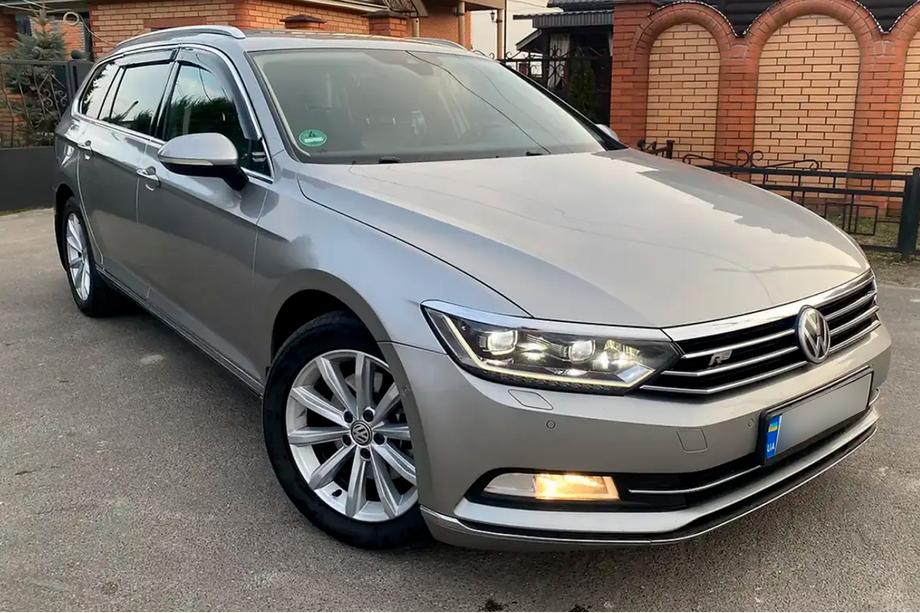 Volkswagen Passat B8 2015-2023 гг. Ветровики с хромированным молдингом Variant (4 шт, HIC) Image