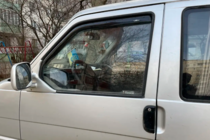 Volkswagen T4 Caravelle/Multivan 1990-2003 гг. Ветровики вставные (2 шт, HIC) фото 1