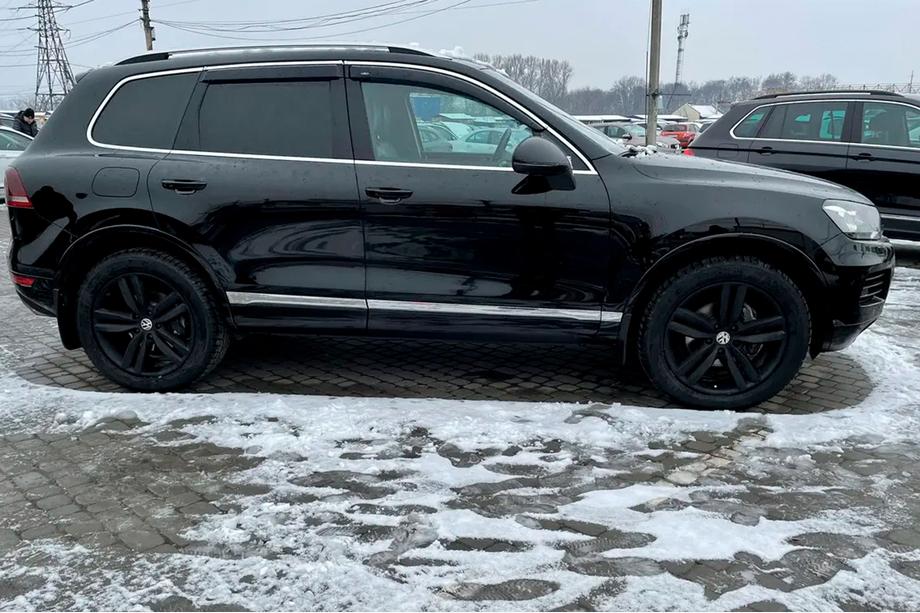 Volkswagen Touareg 2010-2018 гг. Ветровики с хромированным молдингом (4 шт, HIC) Фото 7