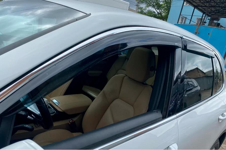 Volkswagen Touareg 2010-2018 гг. Ветровики с хромированным молдингом (4 шт, HIC) Фото 9