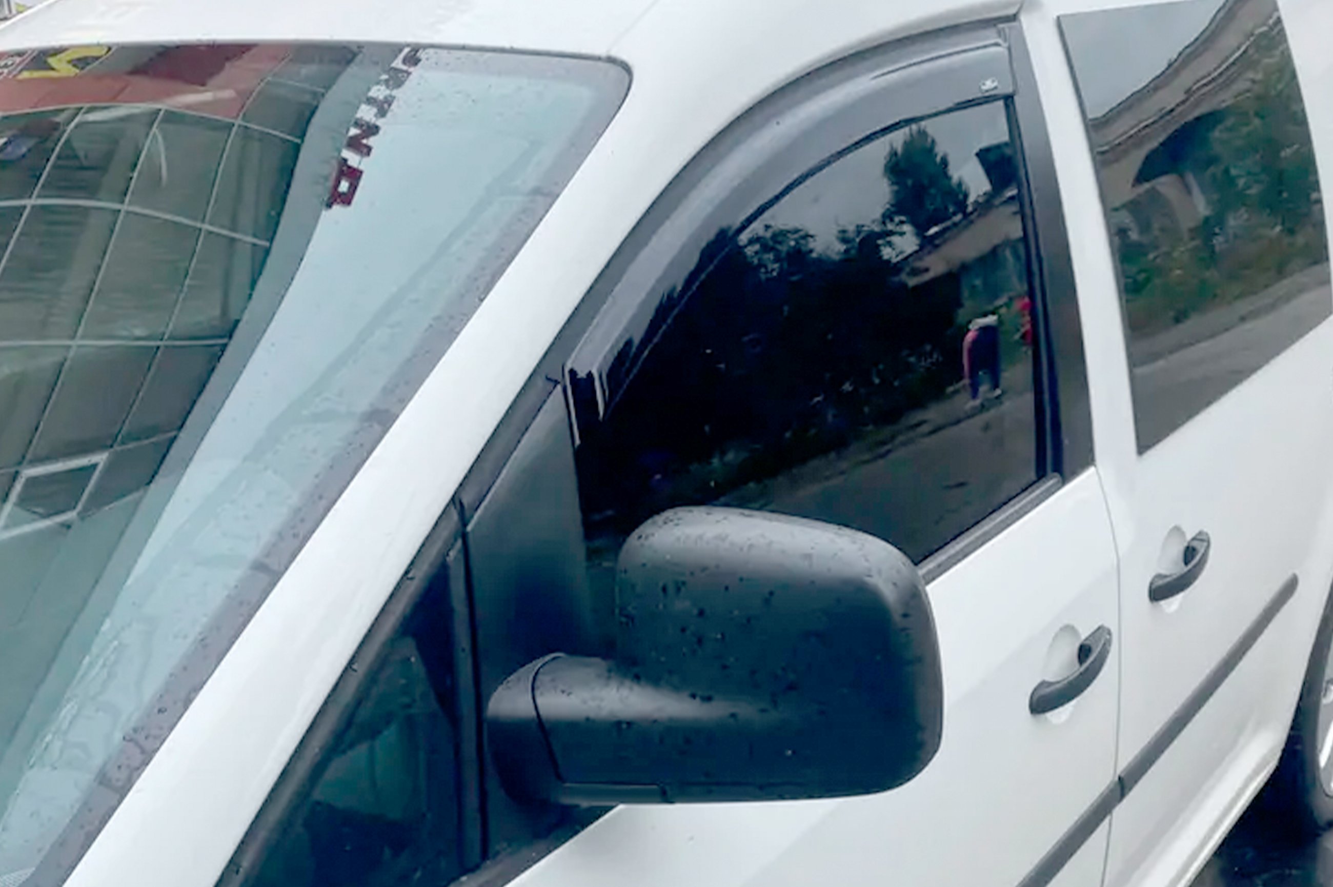 Вітровики (2 шт, HIC) Volkswagen Caddy