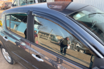 Renault Clio III 2005-2012 гг. Ветровики на окна (4 шт, HIC) фото 2