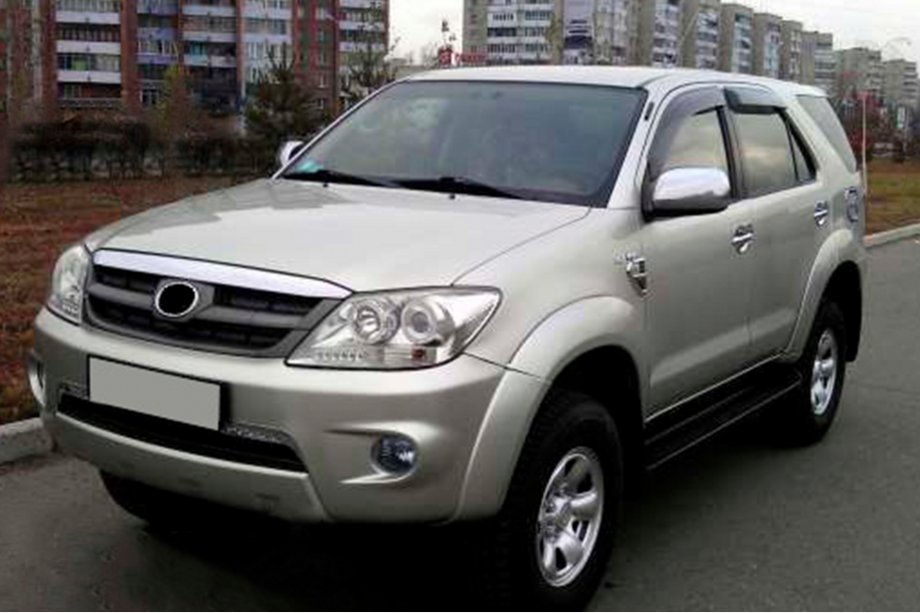 Toyota Fortuner 2006-2015 гг. Ветровики на окна (4 шт, HIC) Фото 1