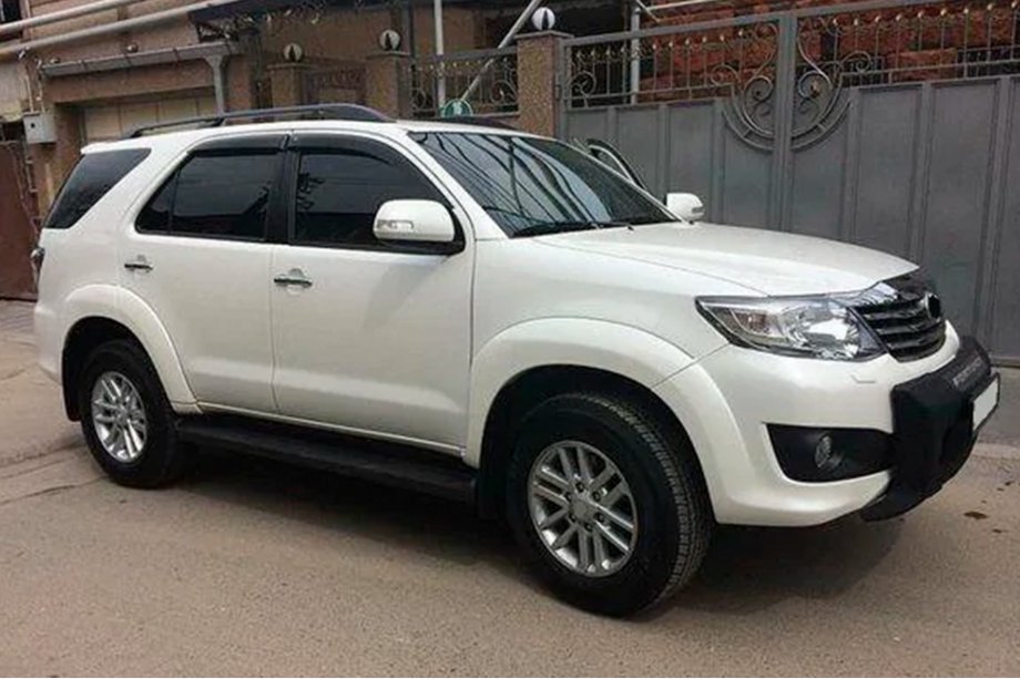 Toyota Fortuner 2006-2015 гг. Ветровики на окна (4 шт, HIC) Фото 2