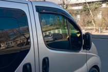 Nissan Primastar 2002-2014 гг. Ветровики на окна (2 шт, HIC) фото 1