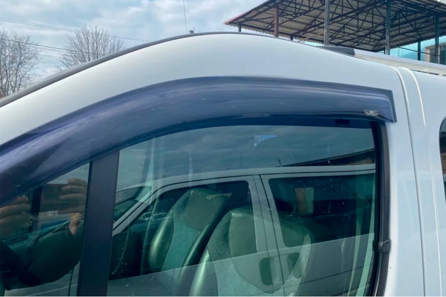Nissan Primastar 2002-2014 гг. Ветровики на окна (2 шт, HIC) Фото 14