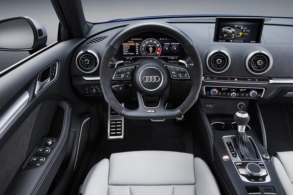 Спортивный пятидверный хэтчбек Audi RS3 Sportback фото 5