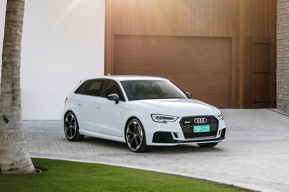 Спортивный пятидверный хэтчбек Audi RS3 Sportback фото 10