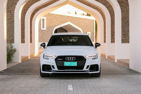 Спортивный пятидверный хэтчбек Audi RS3 Sportback фото 3