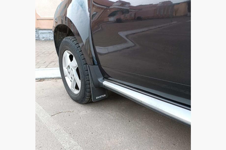 Dacia Duster 2008-2018 гг. Премиум Передние Брызговики (2 шт) Image