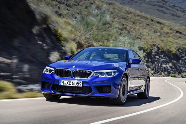 Обзор шестого поколения седана BMW M5 фото 12