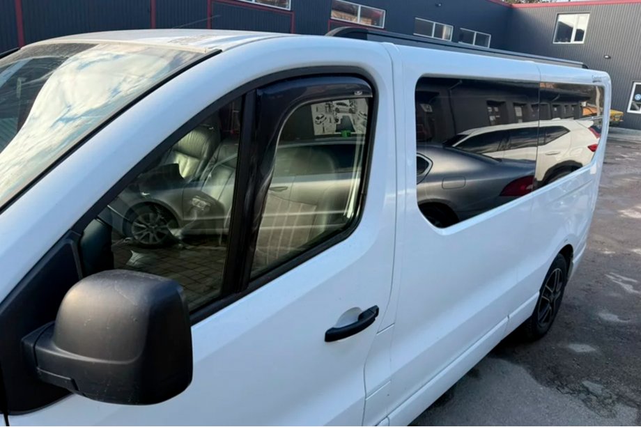 Nissan NV300/Primastar 2016- гг. Ветровики вставные (2 шт, HIC) Фото 2
