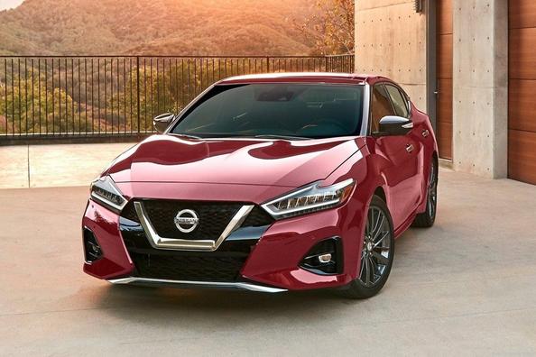 Флагманский седан Nissan Maxima в обновленном виде
