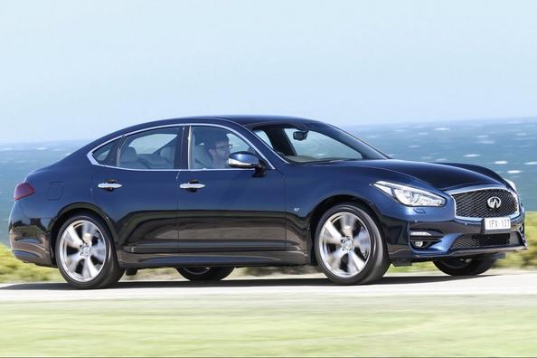 Обзор седана бизнес-класса Infiniti Q70 фото 11