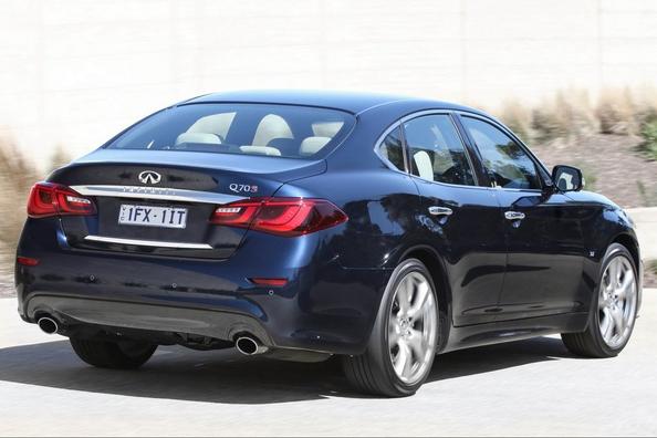Обзор седана бизнес-класса Infiniti Q70 фото 5
