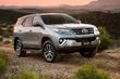 Обзор семиместного рамного внедорожника Toyota Fortuner фото 13