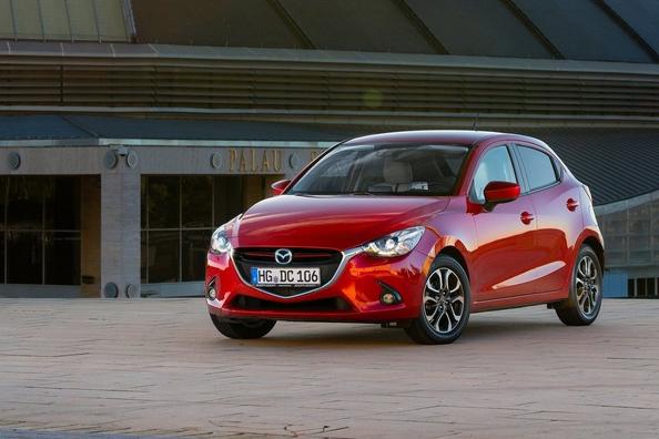 Компактный пятидверный хэтчбек Mazda 2
