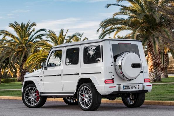 Рестайлинговая модель внедорожника Mercedes-Benz G-Class фото 3