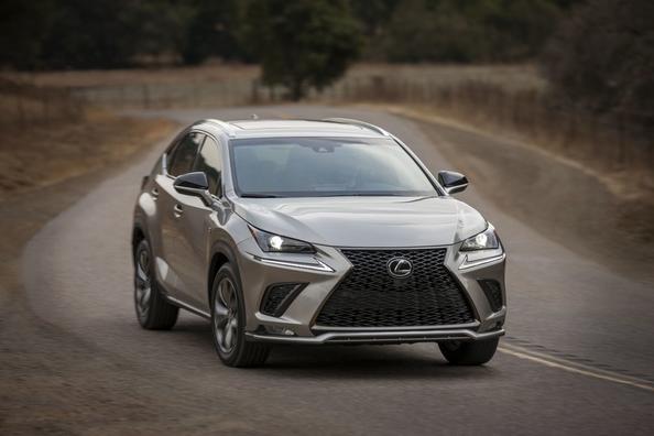 Премиальный компактный кроссовер Lexus NX