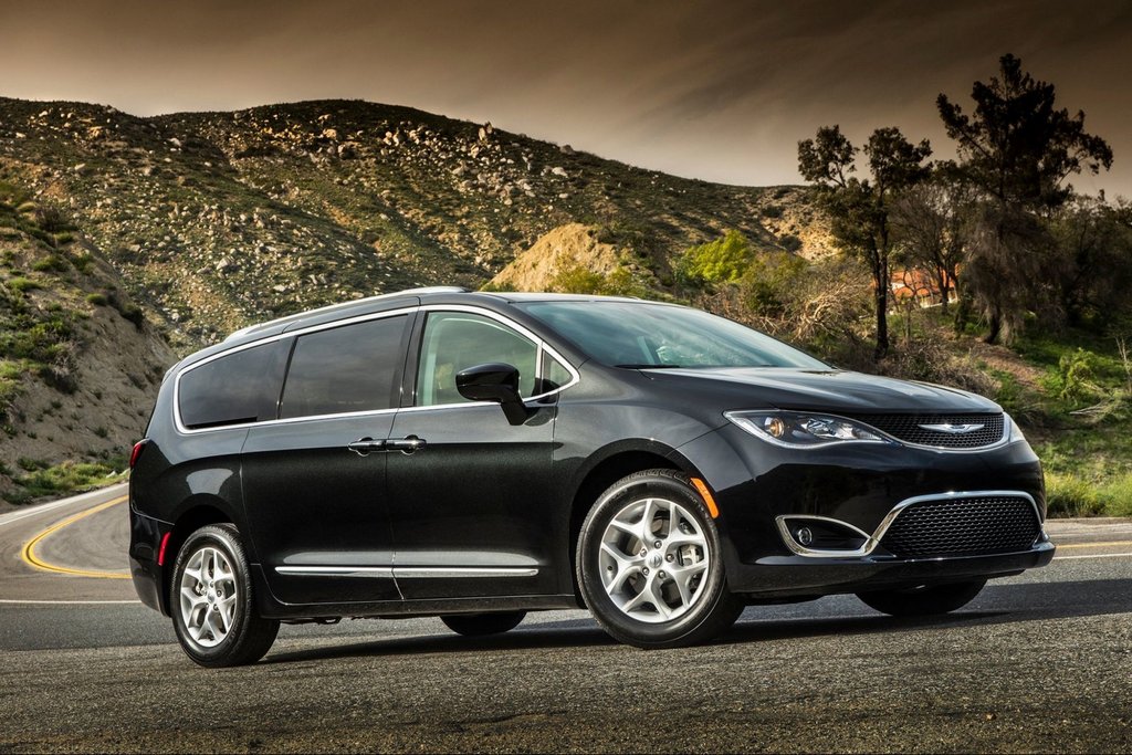 Полноразмерный семиместный минивэн Chrysler Pacifica