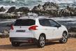 Обновленная модификация компактного кроссовера Peugeot 2008 фото 4