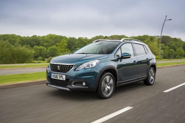 Обновленная модификация компактного кроссовера Peugeot 2008 фото 5
