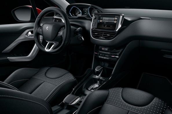 Обновленная модификация компактного кроссовера Peugeot 2008 фото 7
