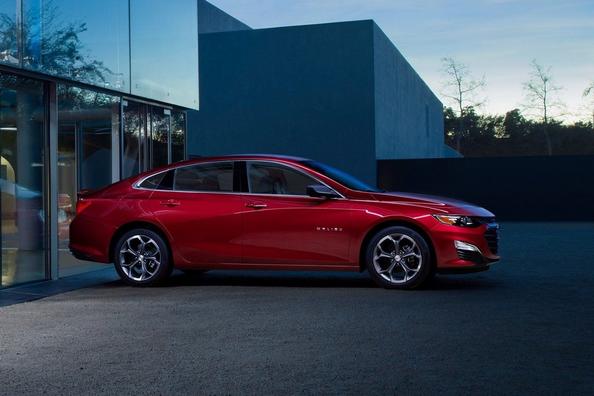 Обзор седана Chevrolet Malibu нового поколения фото 2
