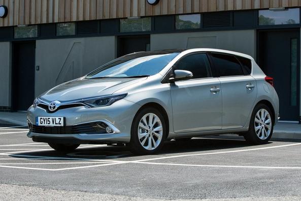 Обзор пятидверного хэтчбека Toyota Auris