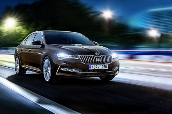 Обзор обновленного лифтбэка Skoda Superb 2019 года фото 8