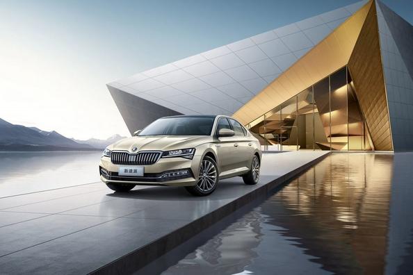 Обзор обновленного лифтбэка Skoda Superb 2019 года фото 3