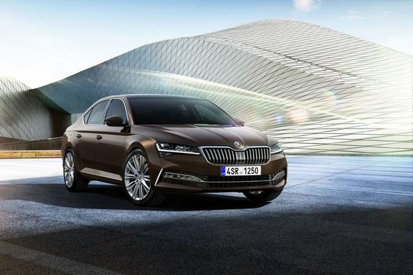 Обзор обновленного лифтбэка Skoda Superb 2019 года фото 2