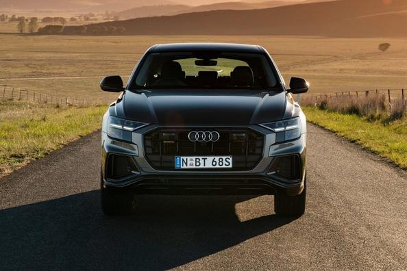 Обзор полноприводного премиального кроссовера Audi Q8