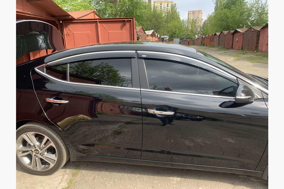 Hyundai Elantra (AD) 2015-2020 гг. Ветровики с хромированным молдингом (4 шт, Niken)