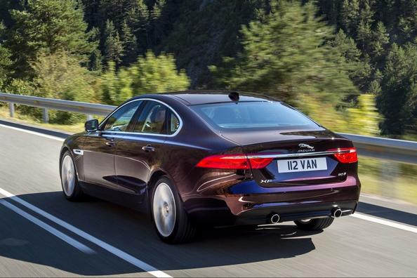 Второе поколение премиального седана Jaguar XF фото 11